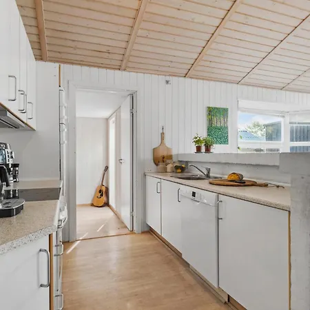 3 Bedroom Pet Friendly In בית נופש Bryrup