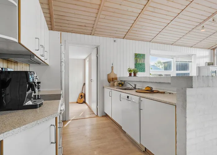 3 Bedroom Pet Friendly In בית נופש Bryrup